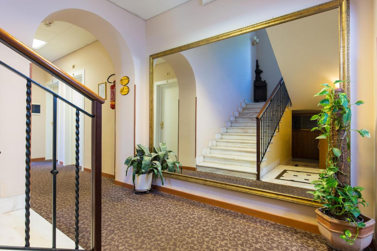 Hotel Arco Di Travertino Roma Esterno foto