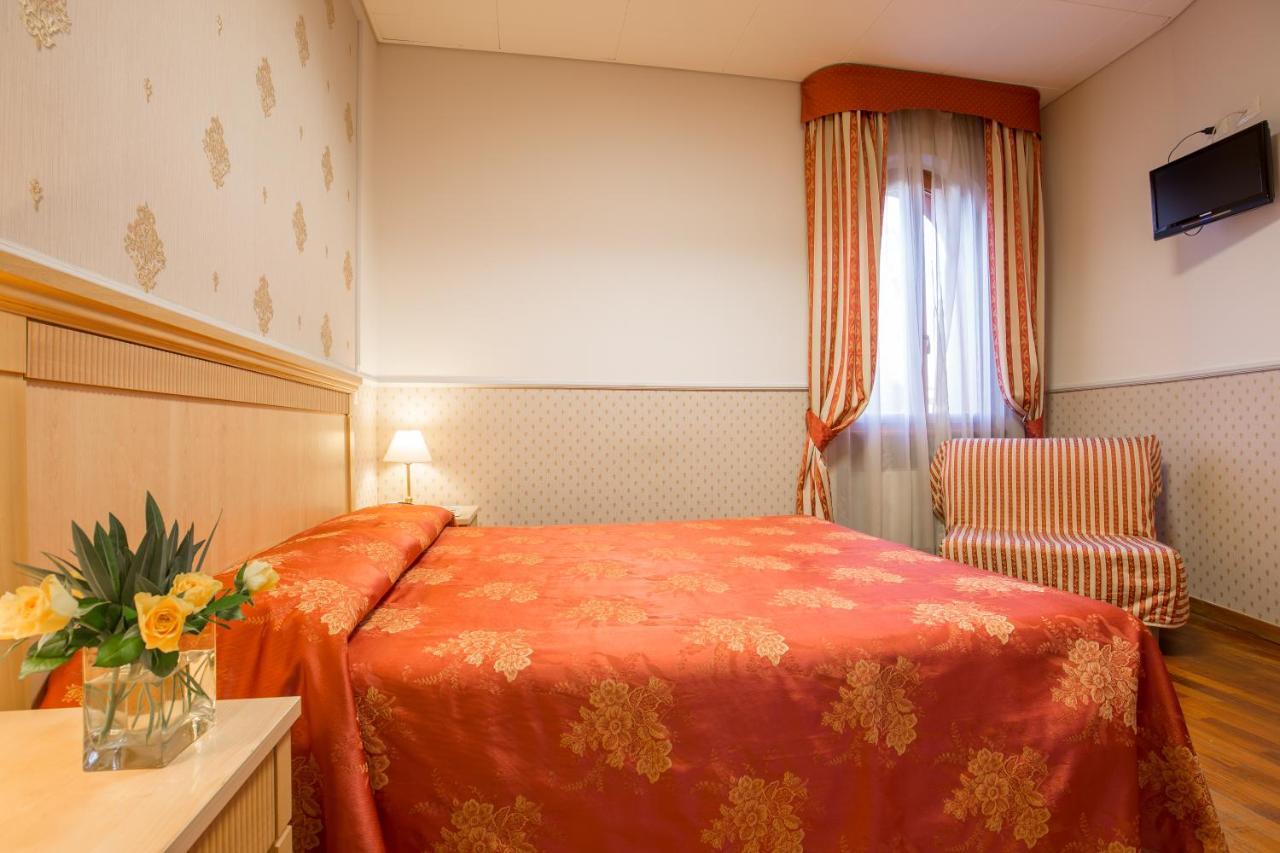 Hotel Arco Di Travertino Roma Esterno foto