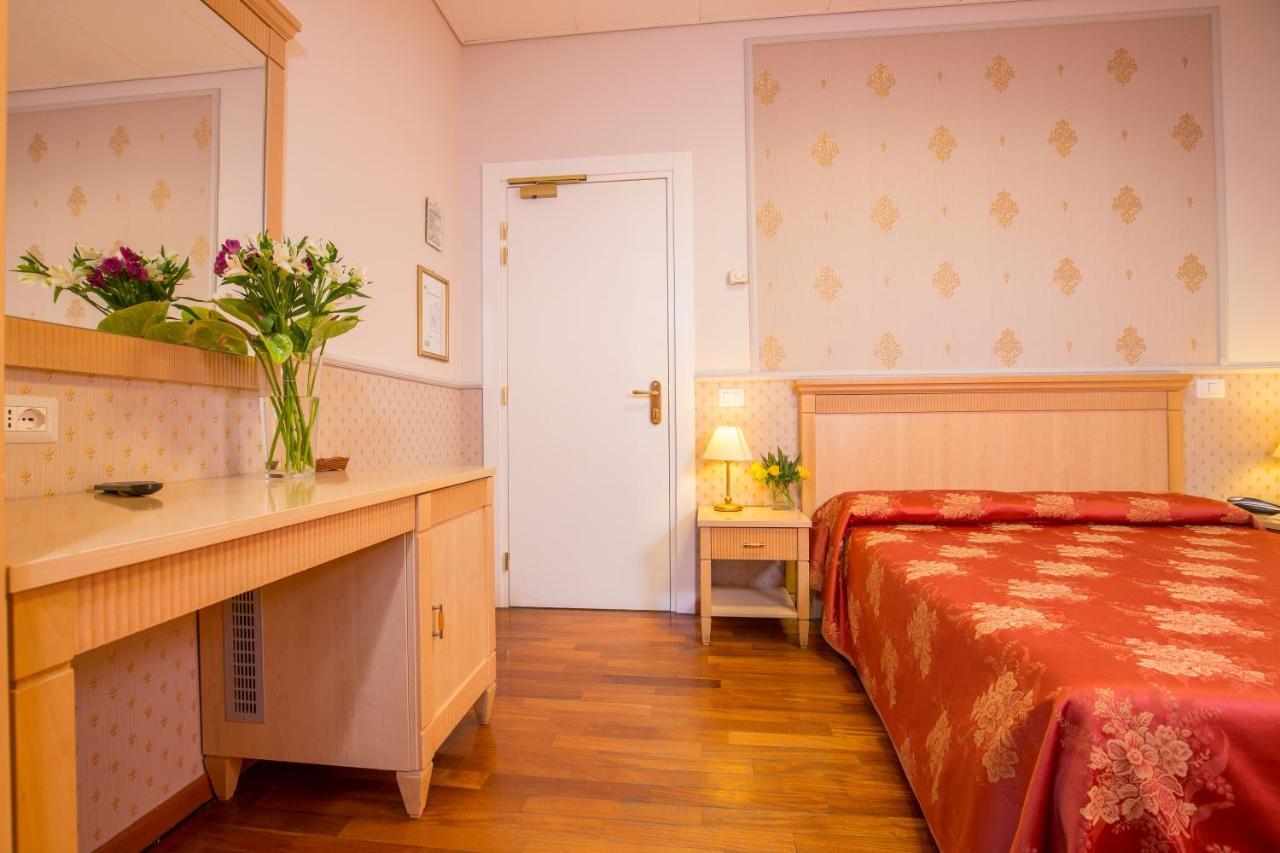 Hotel Arco Di Travertino Roma Esterno foto
